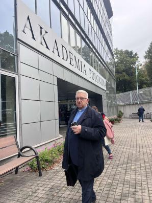 BIURO RUTKOWSKI oraz policja przywróciły władzę ks. profesora Kryńskiego w wartej 220 mln. zł. Akademii Polonijnej u podnóża Jasnej Góry w Częstochowie