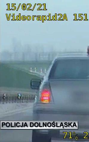 [VIDEO] Po pościgu autostradą A4 zatrzymali niebezpiecznego kierowcę i mężczyznę, który naruszył nietykalność cielesną funkcjonariusza