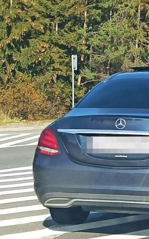 Holenderskiego mercedesa na ukraińskich tablicach kupił Słowak na ustną umowę w Zakopanem