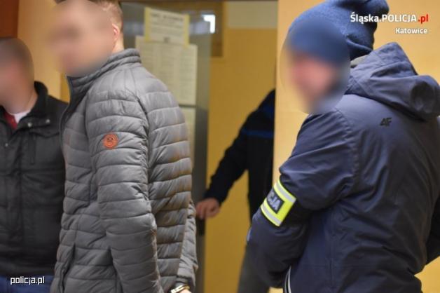 [VIDEO] Katowiccy policjanci rozbili zorganizowaną grupę przestępczą z Małopolski. Oszukali niemiecką firmę na kwotę prawie 2,5 mln zł.