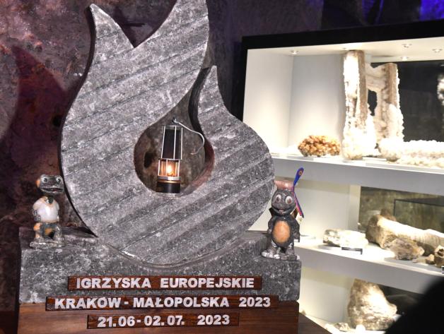 Wiceminister Andrzej Śliwka na przekazaniu Ognia Pokoju w Kopalni Soli ,,Wieliczka”: niech dzisiejsza jego prezentacja stanie się naszym głośnym i jednoznacznym apelem o pokój