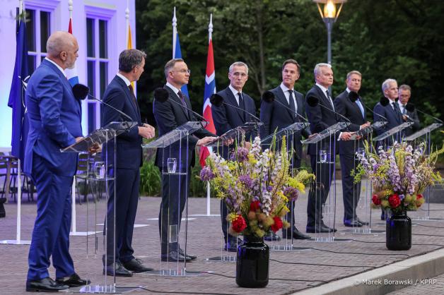 [VIDEO] Kluczowy szczyt NATO: Priorytety Prezydenta Andrzeja Dudy w Hadze rzed spotkaniem w Wilnie
